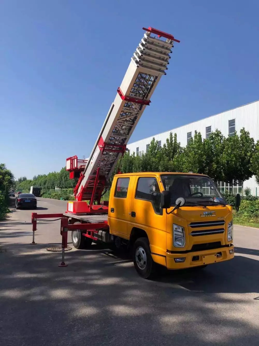 浦城县附近的云梯车出租服务：轻松解决高空作业需求