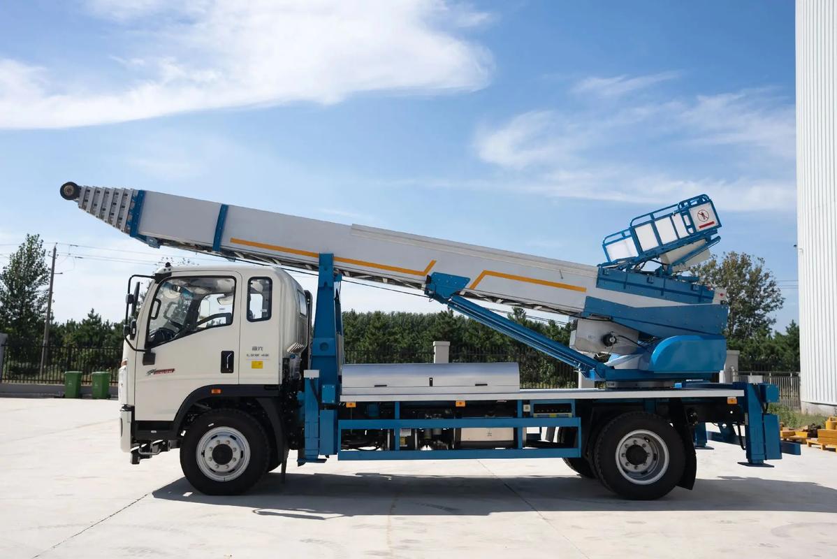 浦城县云梯上料车租赁费用